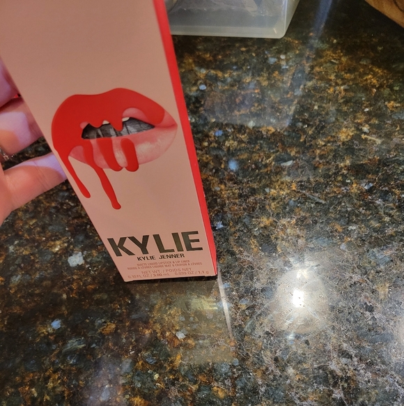 Matte Liquid Lipstick - Pink - Picture 2 of 5